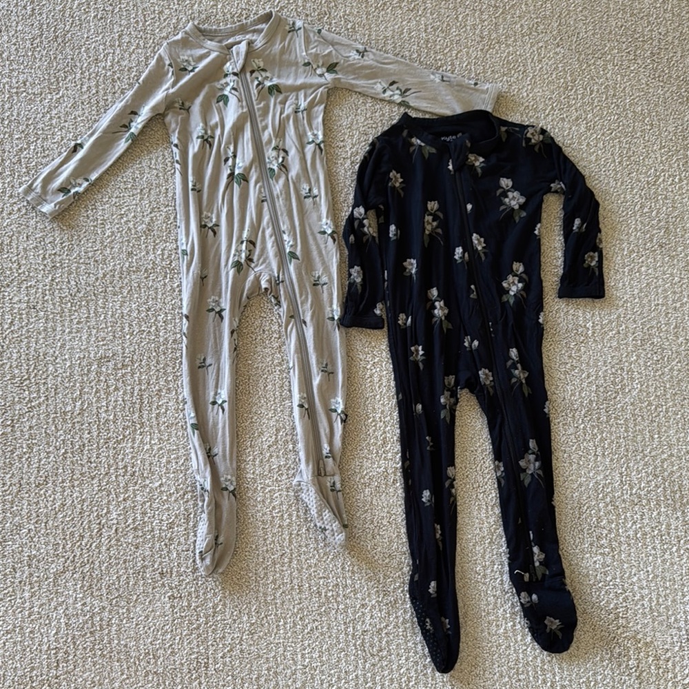 2 Kyte Zippered Footie Pajamas - khaki magnolia and black magnolia